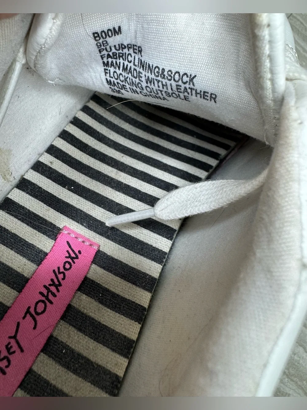 Betsey Johnson Boom White Leather Sneakers Womens Size 9